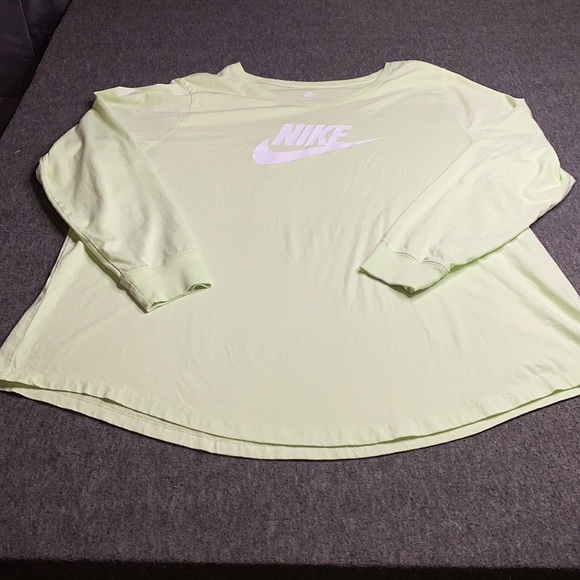 Tops - Womens Long Sleeve Nike T-shirt Size 3X